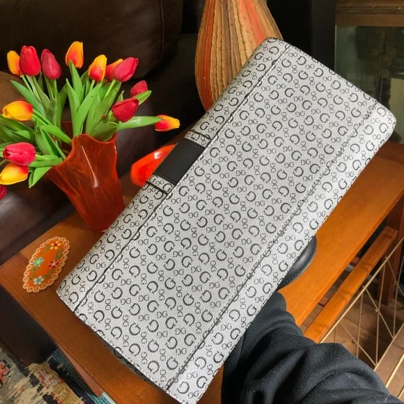 Guess Purse/Tote Bag - Picture 13 of 14